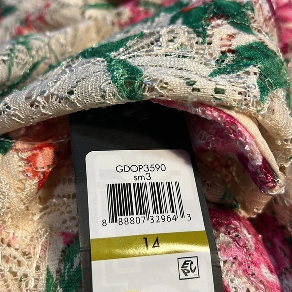 Guess SZ 14 Printed lace Sheath silhouette 
V-neckline, long sheer lace sleeves - Picture 15 of 15